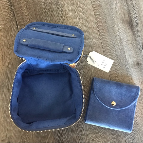 NWT A New Day Blue Velvet Jewelry Organizer Bag - Picture 3 of 5